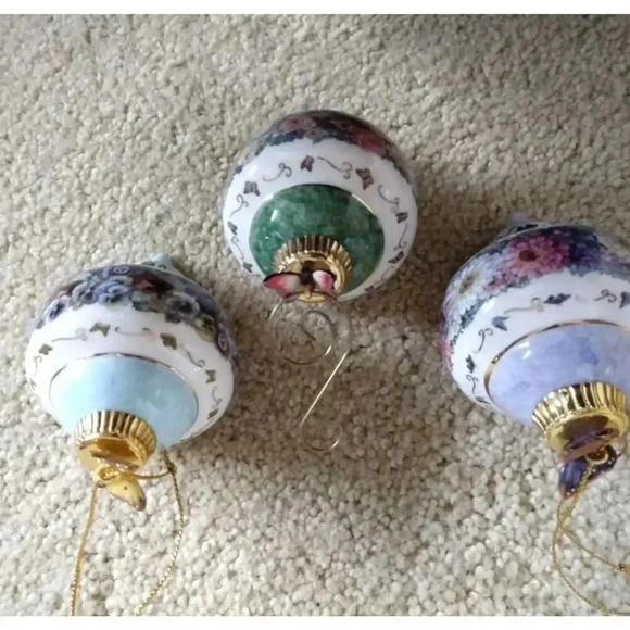 Collectible Floral Bradford Editions Lena Liu Heirloom Porcelain Christmas Ornam - Picture 3 of 3